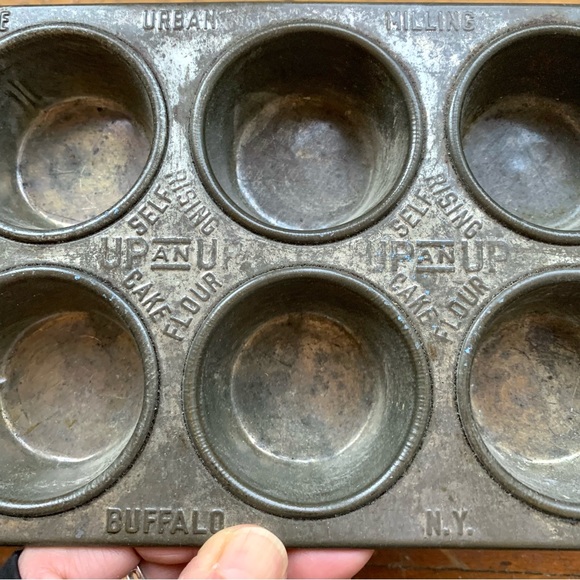 VTG George Urban Milling Co Up and Up Self Rising Cake Flour Premium Muffin Tin - Picture 4 of 10